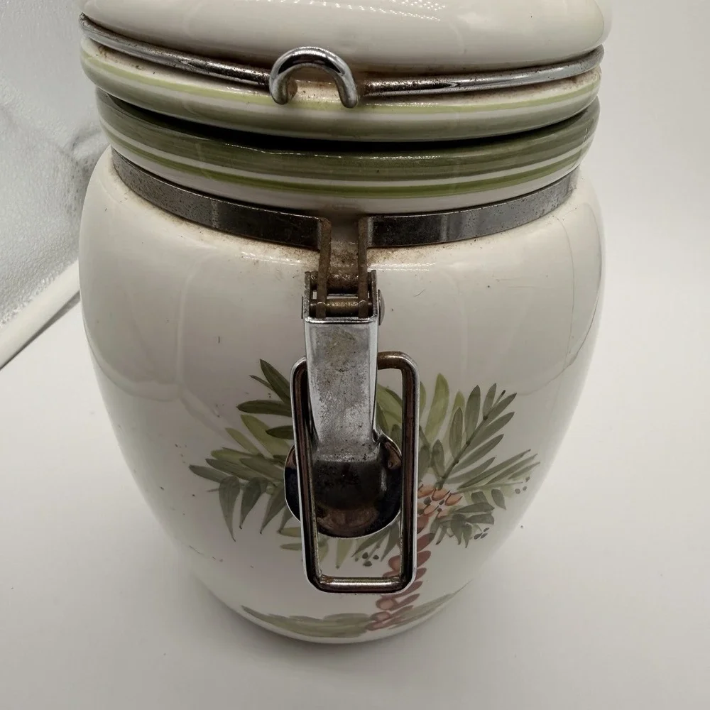 Aged Gibson USA Elite Vase With Lockable Lid & Latch